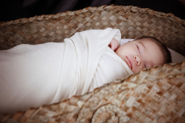 Bella 2 seasons tint Baby sleeping in wahakura