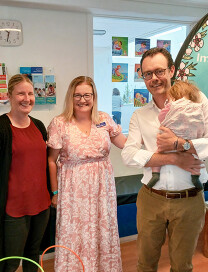 mp carl bates daughter whanganui clinic immunisation visit home