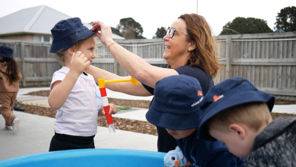 Whānau Āwhina Plunket CEO Fiona Kingsford and Plunket Bear pay a special visit to BestStart Wainoni Road to personally thank the centre and whānau for their support.