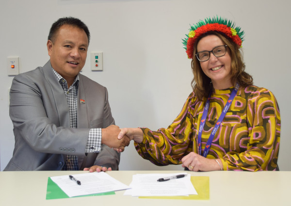 Whānau Awhina Plunket CE Fiona Kingsford and Kiribati Minister of Health Dr Tinte Itinteang