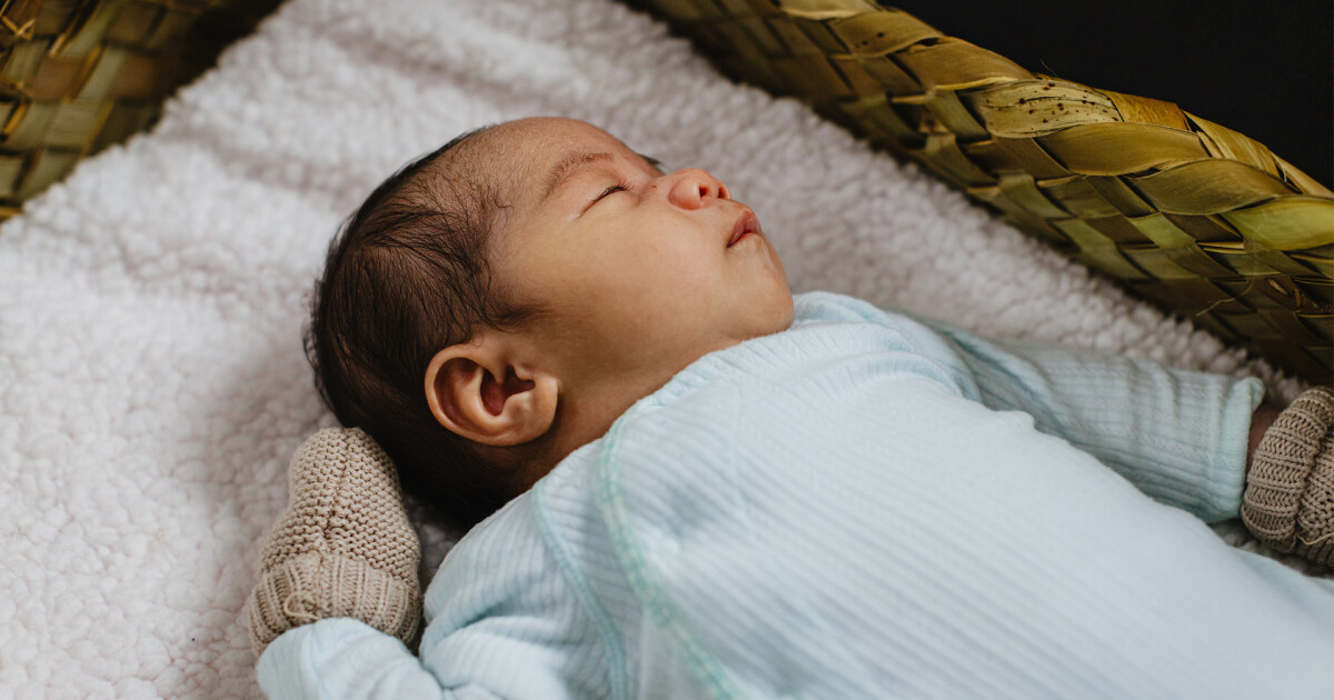 How to Put a Baby to Sleep in 40 Seconds Check for safe sleep space