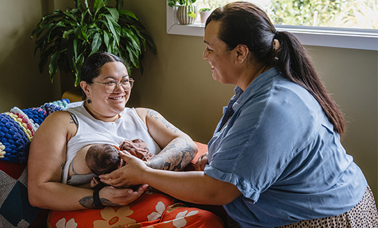 Breastfeeding māmā Mihiārangi with her Plunket nurse